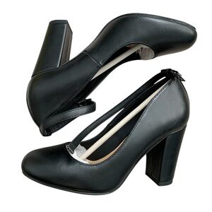 CITYCLASSIFIED Black Mary Jane Style Pumps With Ankle Strap size 6